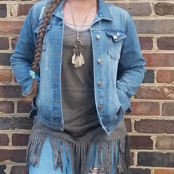 swirl and tassel leather necklace in cream - Picture 2 of 8